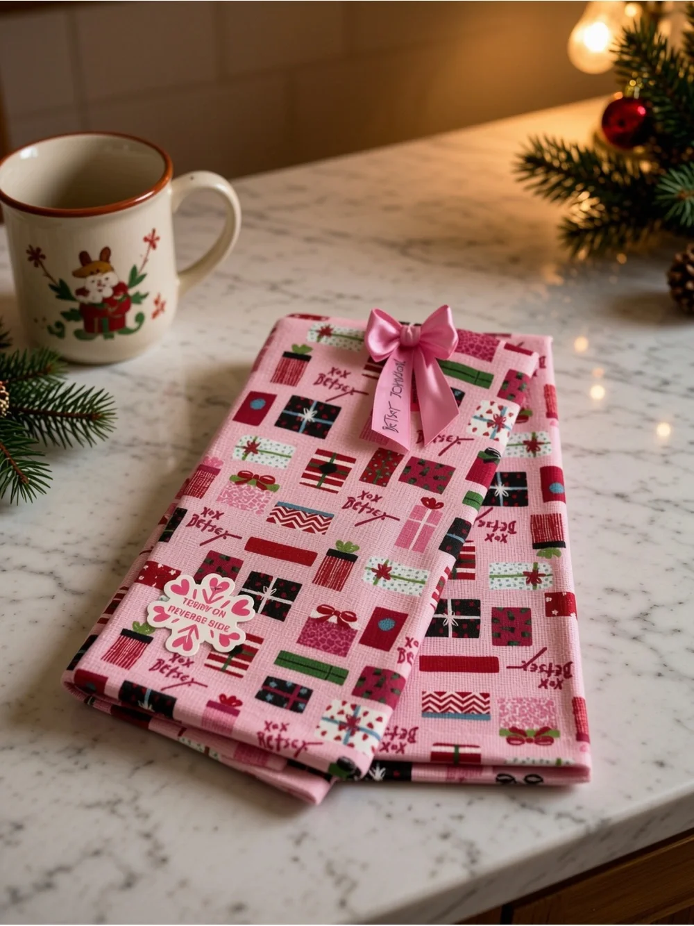 🆕BETSEY JOHNSON SET OF 2 CHRISTMAS 🎄 KITCHEN TOWELS